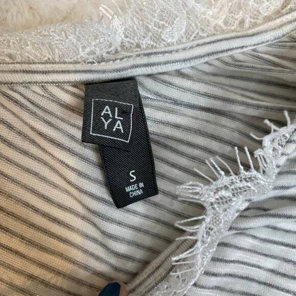 ALYA Grey White Stripe Lace V‎ Neck Knot Front Shirt Small Short Sleeve - Picture 3 of 5